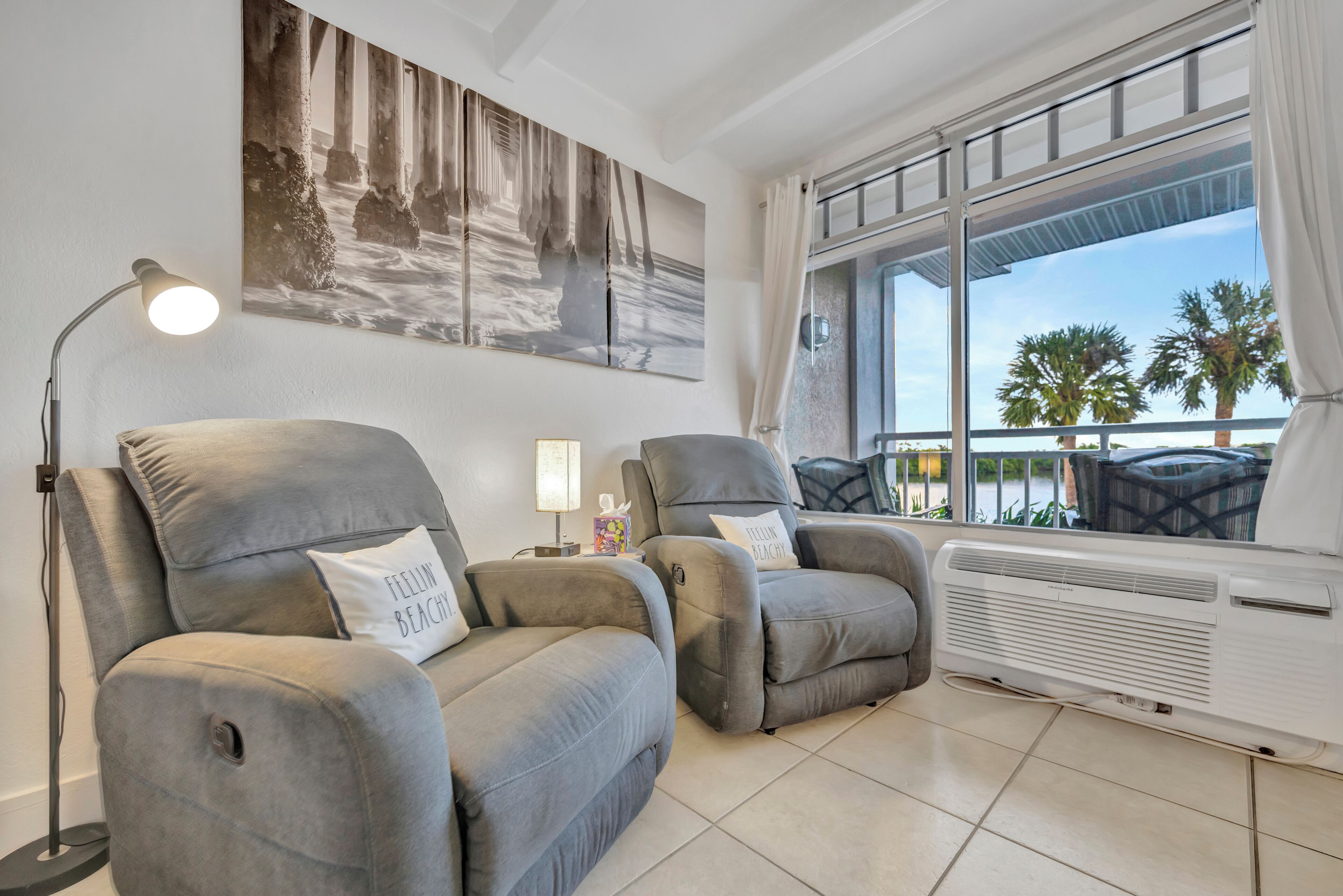 Comfort Studio, 1 Queen Bed, Balcony, Bay View | Living area | 40-inch Smart TV with digital channels, streaming services