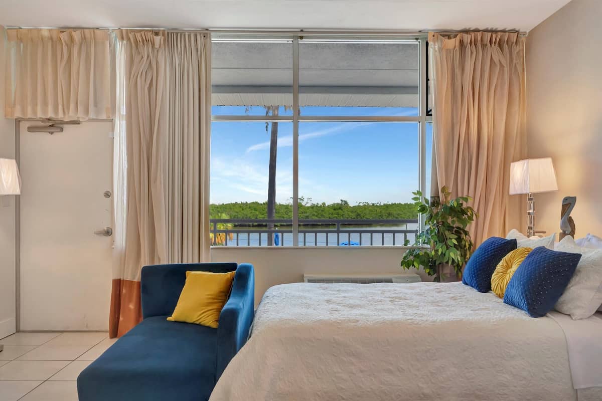 Monolocale Executive, 2 letti queen, balcone, vista canale | Vista mare