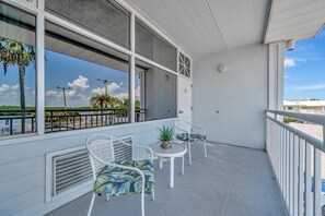 Studio Exécutif, 2 grands lits, balcon, vue canal | Terrasse/Patio