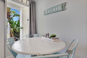 Luxury Studio, 2 Queen Beds, Patio, Ground Floor | In-room dining - Little Harbor (Ruskin)