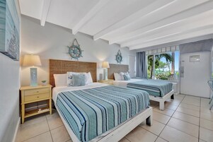 Tabla de planchar con plancha, wifi gratis y ropa de cama