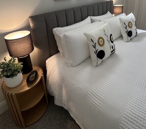 6 makuuhuonetta, silitysrauta/-lauta, Wi-Fi, vuodevaatteet