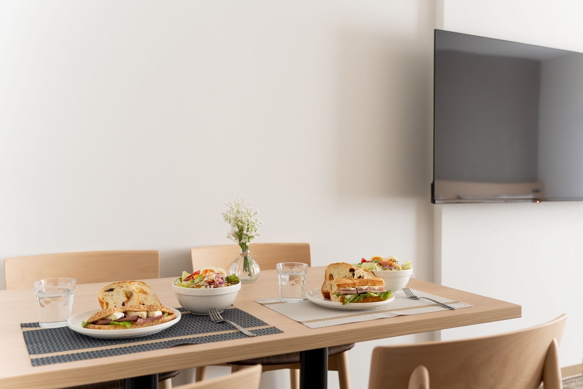 Deluxe Twin Room | Desk, free WiFi, bed sheets