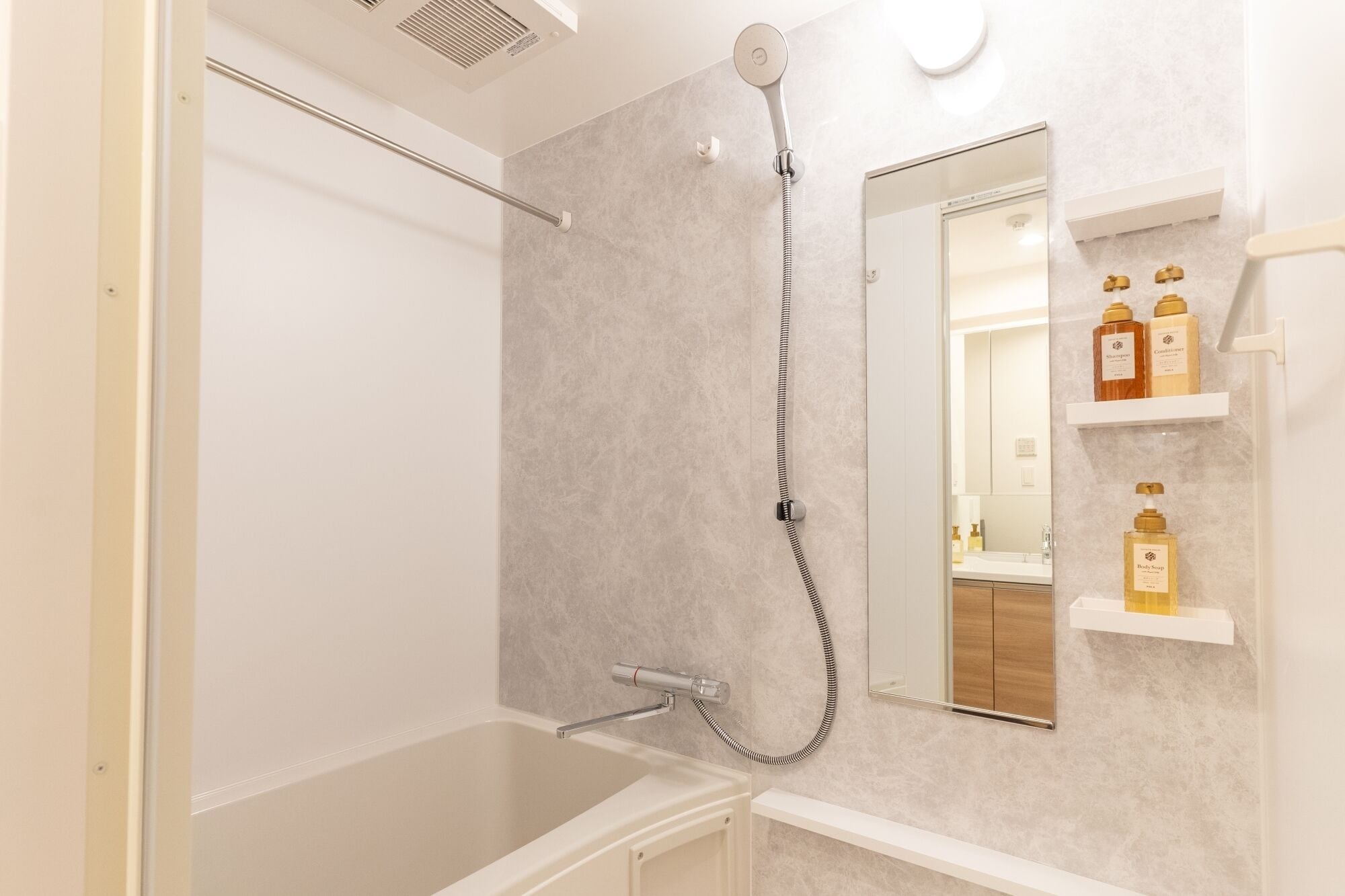 华丽双床房 | 浴室 | 淋浴/盆浴组合、免费洗浴用品、吹风机、坐浴桶