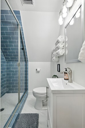Douche, serviettes fournies