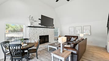Smart TV, fireplace
