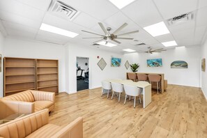 المنشأة من الداخل