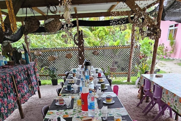 Dagelijks lokaal ontbijt inbegrepen