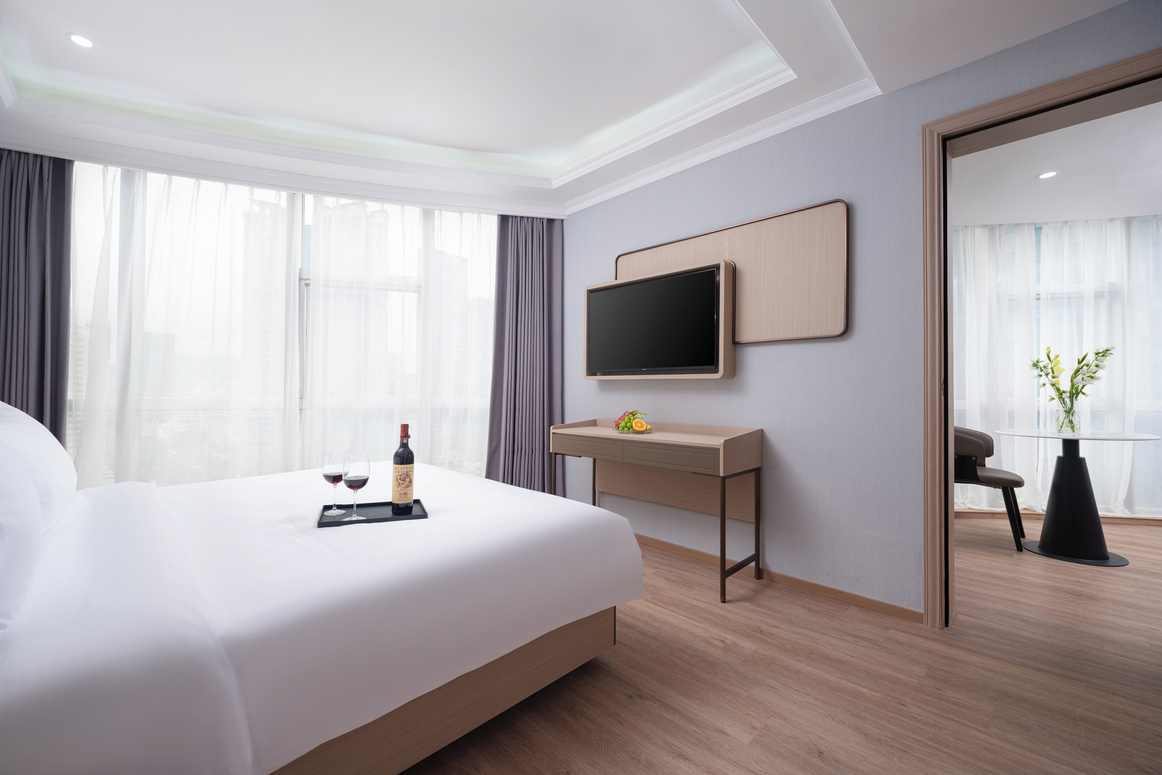 Business Suite, Non Smoking | Desk, laptop workspace, blackout drapes, iron/ironing board