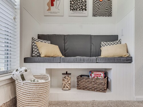 Chic 4BR Retreat with Big Backyard and Outdoor Dining Spaces