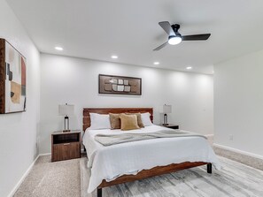 4 chambres, fer et planche à repasser, Wi-Fi, draps fournis