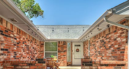 Chic 4BR Retreat with Big Backyard and Outdoor Dining Spaces