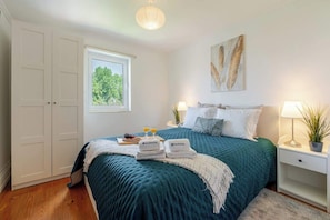 3 bedrooms, iron/ironing board, free WiFi, bed sheets