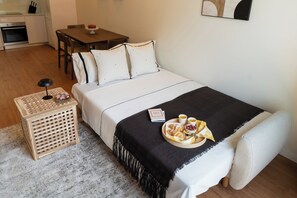 1 室のベッドルーム、アイロン / アイロン台、ベッドシーツ