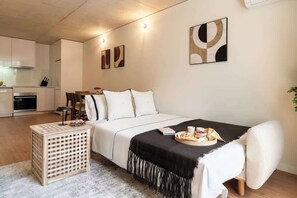 1 habitación, tabla de planchar con plancha, cuna de viaje y wifi 