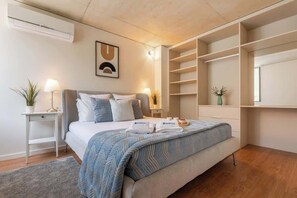 1 bedroom, iron/ironing board, travel cot, WiFi - Modern & Stylish Flat by HostWise (Porto)