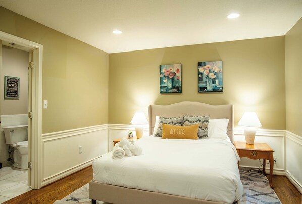 5 bedrooms, WiFi, bed sheets