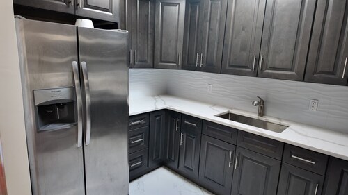 3-bedroom 2BR apartment in fabulous Queens CLOSE TO JFK