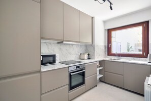 Fridge, microwave, oven, stovetop