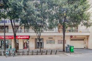Exterior - Blueground | Saint-Georges, view, nr Sacré-Cœur (Paris)