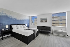 Iron/ironing board, Internet, bed sheets