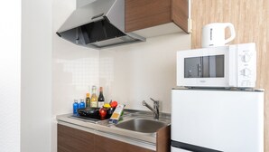 Deluxe Twin Room | Dapur peribadi | Peti sejuk/penyejuk beku saiz penuh, ketuhar gelombang mikro, dapur 