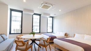 Superior Twin Room | Meja, Wi-fi percuma, cadar katil 