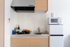 Superior Twin Room | Private kitchen | Full-size fridge, microwave, stovetop, electric kettle