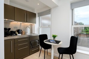 Fridge, microwave, dishwasher, coffee/tea maker