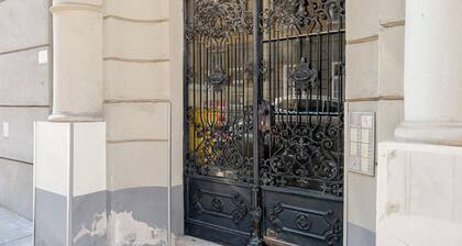 Blueground | LandstraĂe, view, nr Belvedere