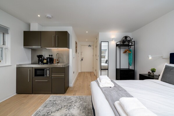 Fer et planche à repasser, accès Internet, draps fournis