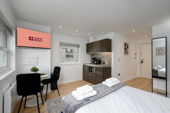 1 bedroom, iron/ironing board, internet, bed sheets
