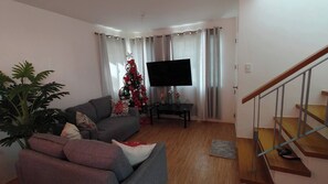 House, 3 Bedrooms, Accessible, Smoking | Living room