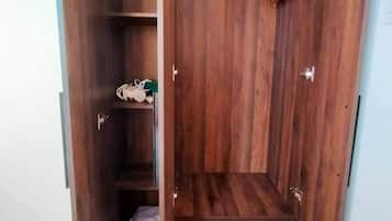 House, 3 Bedrooms, Accessible, Smoking | Interior