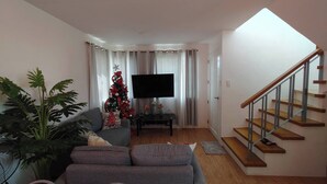 Living room - Avida 3-bedroom Vacation House With Pool (Talisay)