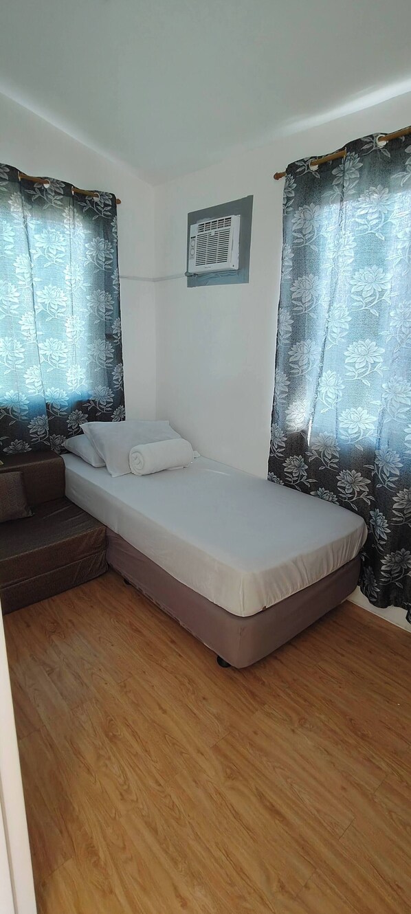 Room - Avida 3-bedroom Vacation House With Pool (Talisay)