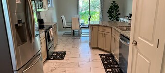 Modern Home 5 Minutes to Lake with Pool, Parks, Games and Pet Friendly