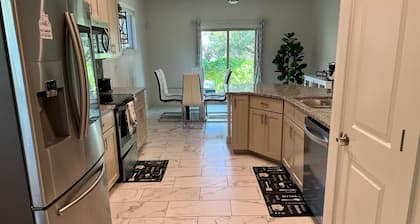 Modern Home 5 Minutes to Lake with Pool, Parks, Games and Pet Friendly