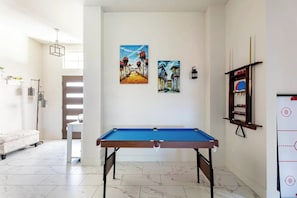 Game room - Modern Home 5 Minutes to Lake with Pool, Parks, Games and Pet Friendly (Leander)