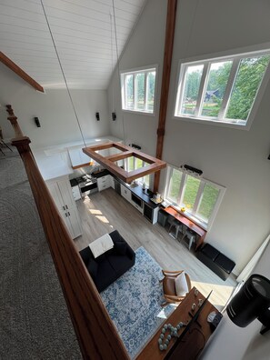 TV, fireplace - Severn River Luxury Retreat, 3 bds, 2,5 bath, sleeps 9 ppl, dogs welcome! (Severn Bridge)