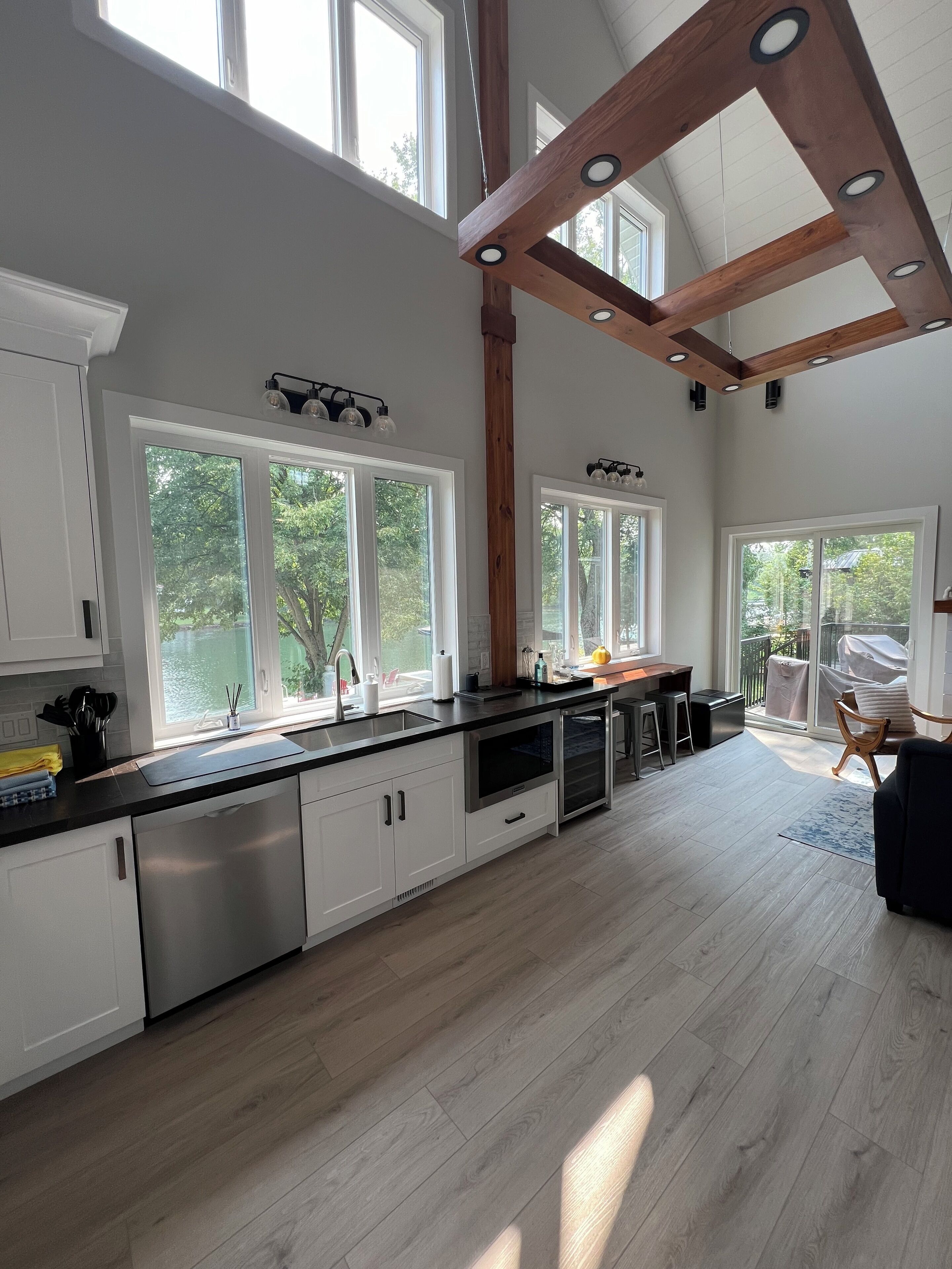 Micro-ondes, four, plaque de cuisson, lave-vaisselle