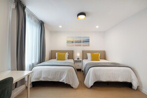 4 bedrooms, iron/ironing board, WiFi, bed sheets