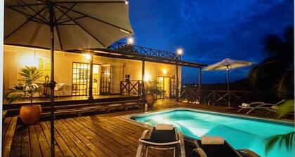 Enchanting apartment with AC near vibrant Jan Thiel