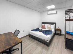 2 bedrooms, desk, WiFi, bed sheets