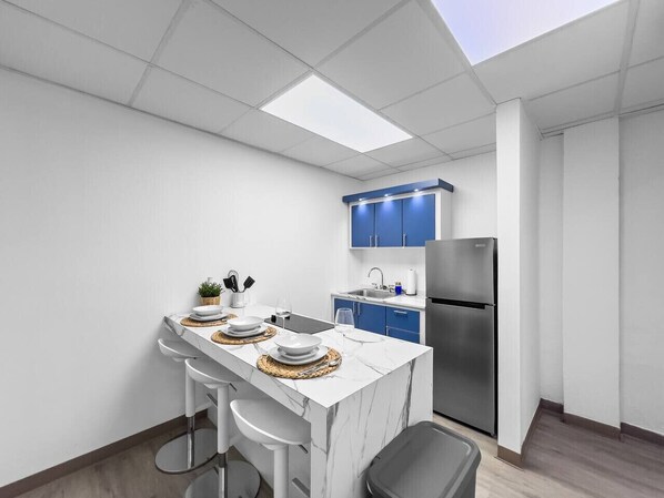 Fridge, microwave, stovetop, coffee/tea maker