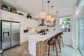 Micro-ondes, four, plaque de cuisson, lave-vaisselle