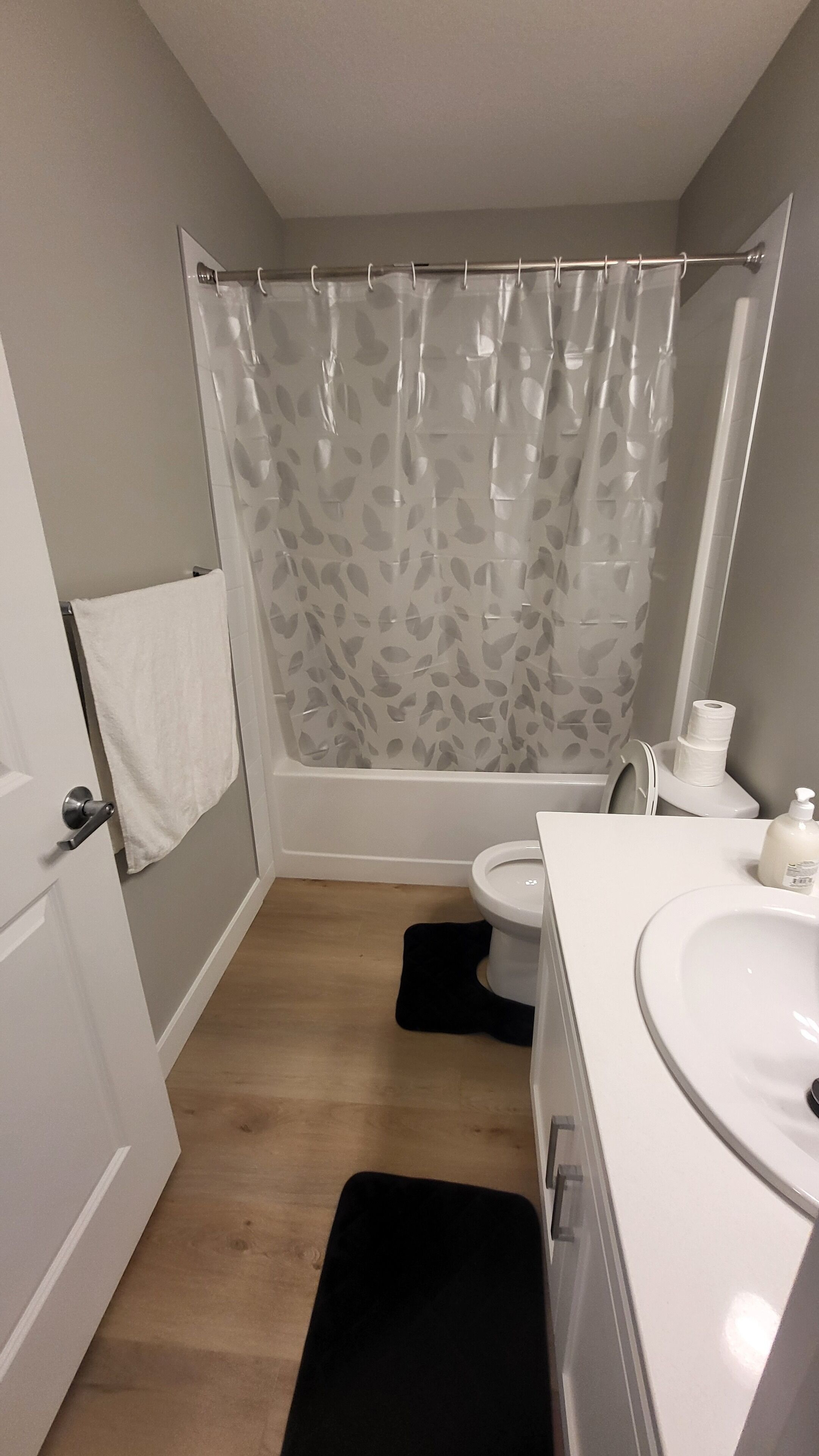 Pyyhkeet, saippua, vessapaperi