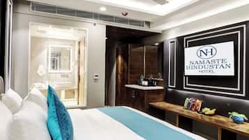 Deluxe Double Room | Desk, laptop workspace, iron/ironing board, free WiFi