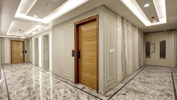 Habitación doble superior | Ropa de cama de alta calidad y escritorio