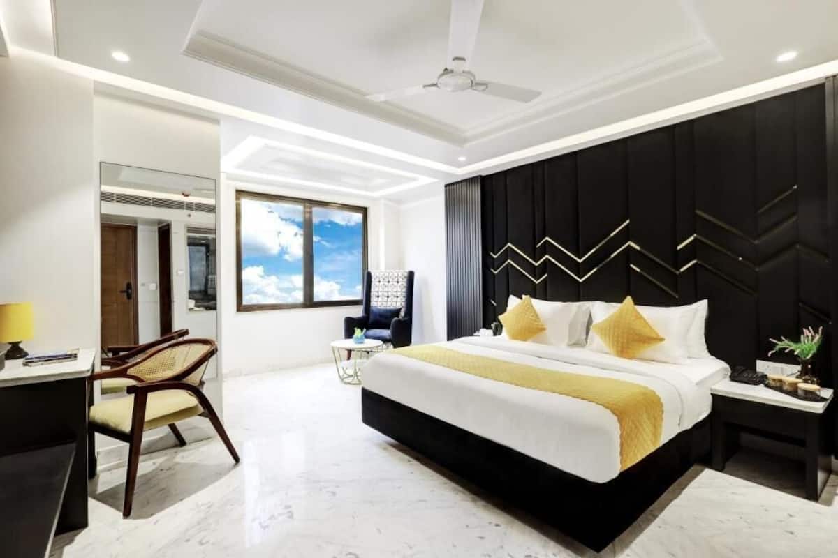 Superior Double Room | Desk, laptop workspace, iron/ironing board, free WiFi